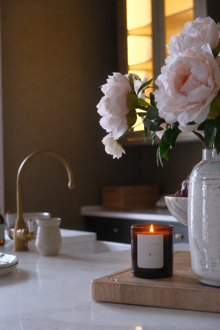 sweet pea amber scented candle