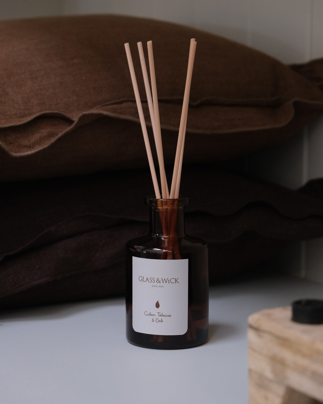 Cuban Tobacco &amp; Oak Amber Reed Diffuser