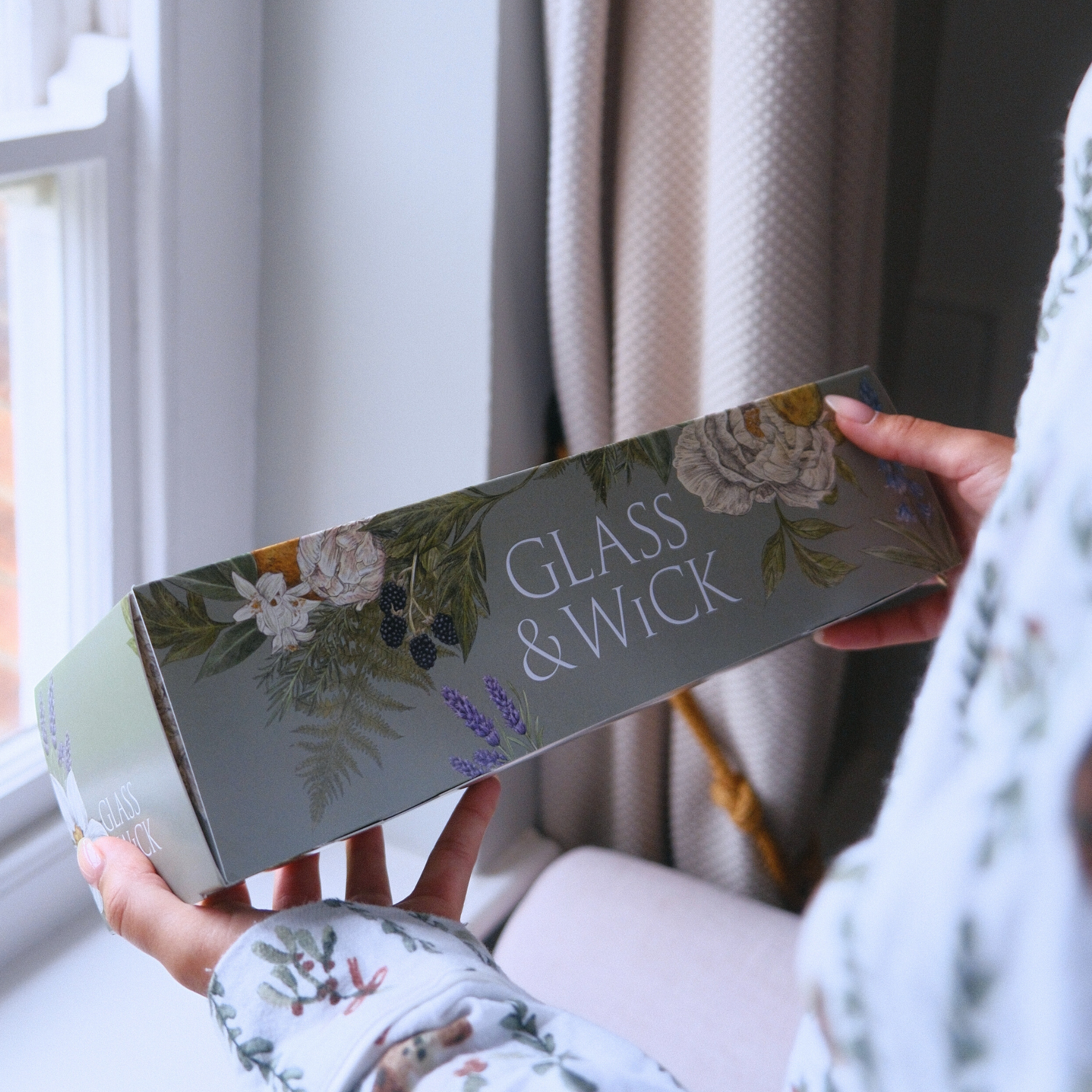 wax melt gift set with white wax melt burner by glass and wick